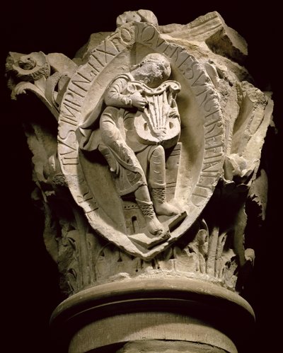 Die Klänge der Musik, Säulenkapitell aus dem Umgang in Cluny, ca. 1115 (geschnitzter Stein) von French School