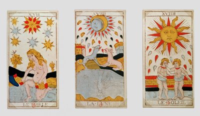 Drei Tarotkarten, die Der Stern, Der Mond und Die Sonne darstellen (farbiger Holzstich) von French School