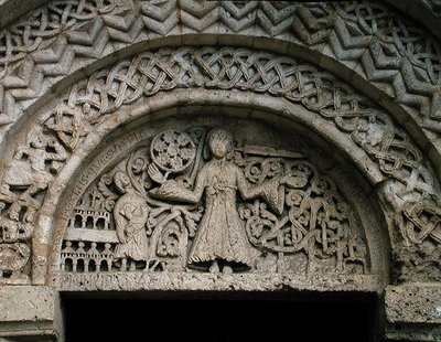 Tympanon, das Christus der Offenbarung zeigt, der die sieben Sterne in seiner Hand hält von French School