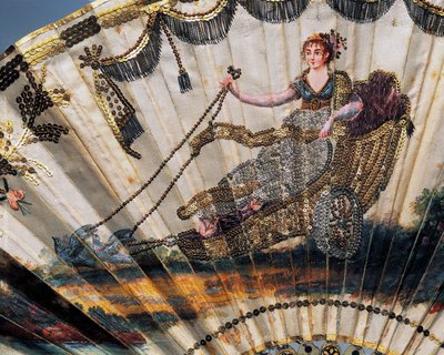 Venus auf ihrem Wagen, Detail eines Abendfächers mit bemaltem Seidenblatt und bestickt mit Pailletten und Blattgold von French School