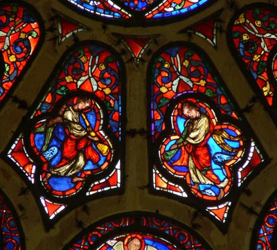 Fenster Ww mit Darstellung eines Engels, der die Trompete des Jüngsten Gerichts bläst von French School