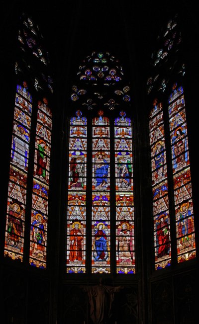 Fenster w0, Maßwerklichter und Baldachinspitzen in der östlichen Kapelle darstellend von French School