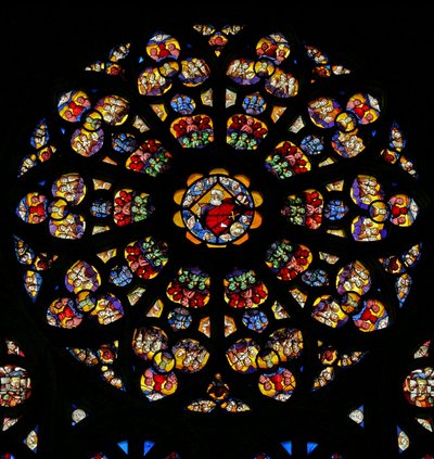 Fenster w120, die Südrosette, Gottvater umgeben von Cherubim und Engeln. In den Lanzetten: das Leben des Moses (Rosettenfenster - innen) von French School