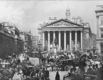 Eine belebte Ecke - Die Royal Exchange und die Bank of England, 1909 von Frith and Co