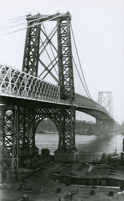 Williamsburg-Brücke über den East River während des Baus, 1898 von G.P. Hall und Sohn