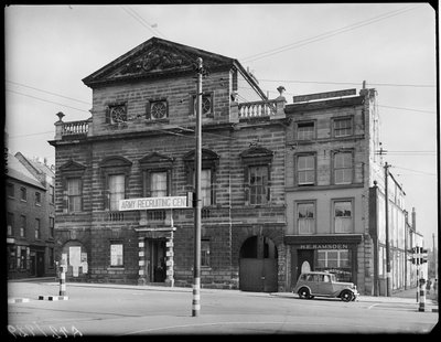Derby Assembly Rooms, Marktplatz, Derby, 1942 von George Bernard Mason