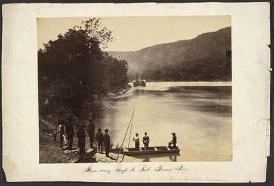 [Dampfschiff passiert The Suck am Tennessee River, sechs Meilen unterhalb von Chattanooga] von George N. Barnard