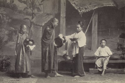 Burma: Der Pongyi mit seiner Bettelschale von Georges Bertin Scott