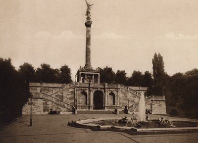 München: Friedensdenkmal mit Terrasse von German Photographer