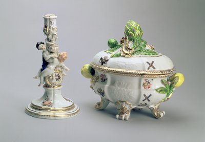 Kerzenhalter und Schale mit Deckel aus dem St. Andrew Service, Meissen, 1744-5 von German School