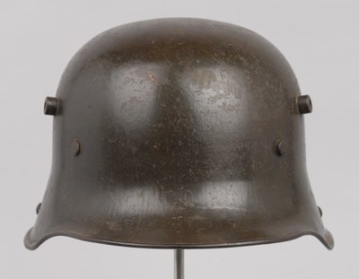 Deutscher Stahlhelm, ca. 1916 von German School