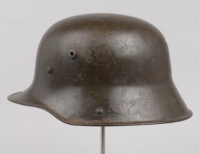 Deutscher Stahlhelm oder Stahlhelm, um 1916 von German School