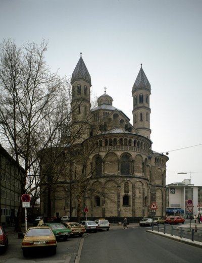 Romanische Kunst: Ansicht der Kirche der Apostel von German School