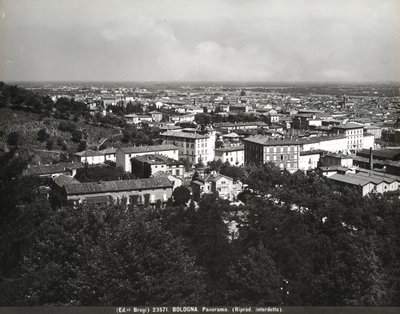 Panorama von Bologna mit einigen Fabriken und einem Hügel von Giacomo Brogi
