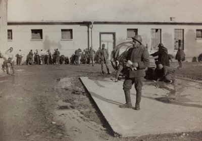 Album "Bilder des Krieges II": italienische Soldaten in Gradisca Sagrado, Gorizia, Italien (s/w Foto) von Gigliucci Gigliucci