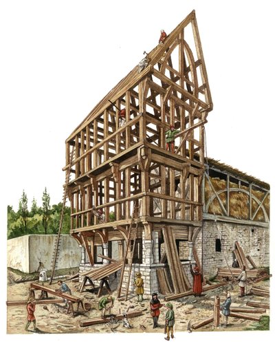 Mittelalter: Eine Baustelle in einer Region Nordfrankreichs im 14. Jahrhundert, Zimmerleute bearbeiten die Holzkonstruktion einer Scheune. Illustration von Giorgio Albertini. von Giorgio Albertini
