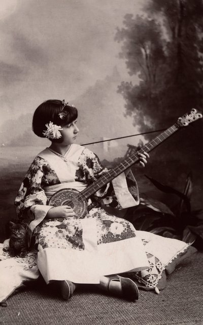 Kleines Mädchen im japanischen Kostüm von Phillipe de Marlier