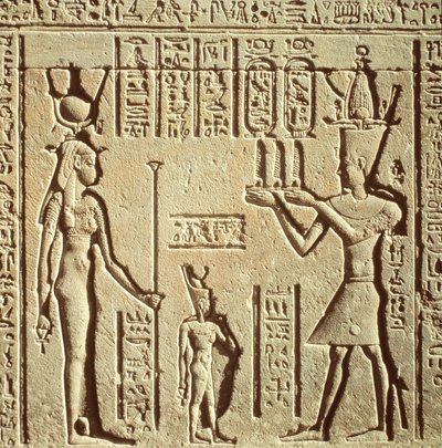 Relief, das einen Pharao zeigt, der Hathor ein Opfer darbringt, aus dem römischen Geburtshaus oder Mammisi, ca. 125 v. Chr. - 60 n. Chr. von Greco Roman