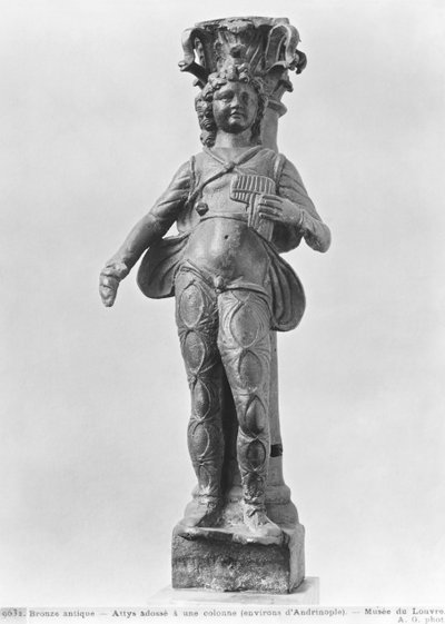 Attis lehnt sich an eine Säule, hellenistische Periode von Greek
