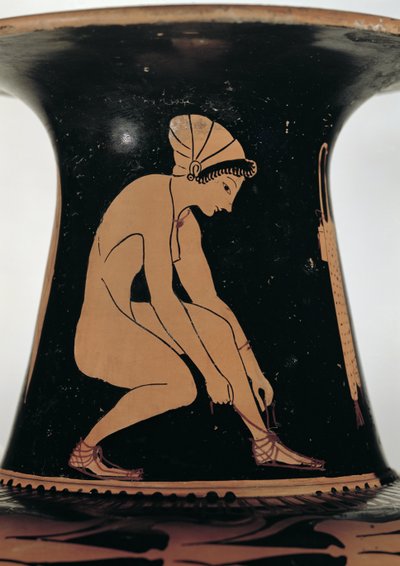 Kauernde Frau, die ihre Sandale bindet (Detail) von Greek