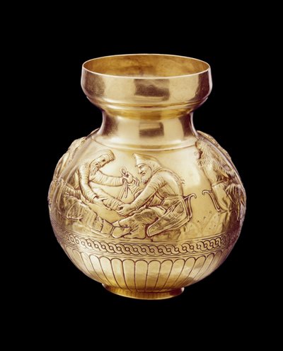 Flasche mit Ringbasis, die Skythen bei verschiedenen Aktivitäten darstellt (Gold) von Greek School