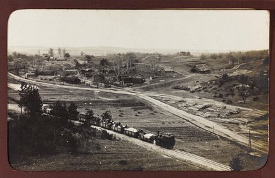 Erster Weltkrieg: Die Ukraine in den Jahren 1914-1916 während der Invasion der deutschen Armee. Güterzug (s/w Foto) von Heldenfriedhof Dsessentniki (attr. to)