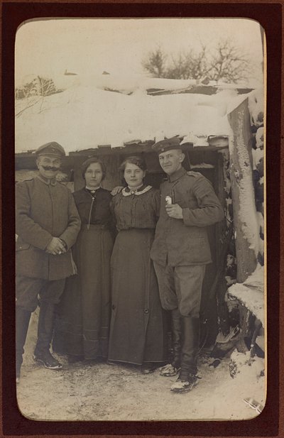Erster Weltkrieg: Ukraine in den Jahren 1914-1916 während der Invasion der deutschen Armee. Gruppenporträt (s/w Foto) von Heldenfriedhof Dsessentniki (attr. to)
