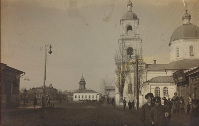 Erster Weltkrieg: die Ukraine in den Jahren 1914-1916 während der Invasion der deutschen Armee. Blick auf eine Stadt von Heldenfriedhof Dsessentniki (attr. to)
