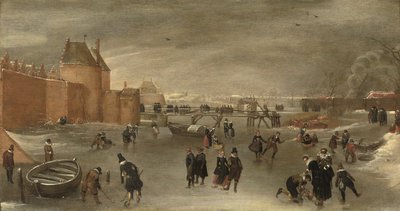 Schlittschuhläufer, Kolfspieler und Schlitten auf einem zugefrorenen Fluss in der Nähe des Stadttores St. Janspoort, mit dem Kruispoort im Hintergrund und der Pinkenmühle dahinter, Haarlem von Hendrick Avercamp (studio of)