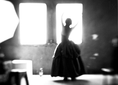 Elegante Tänzersilhouette von Hengki Lee