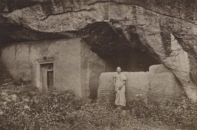 Ruinenstädte von Ceylon: Überreste von Felswohnungen in Mihintale von Henry W. Cave