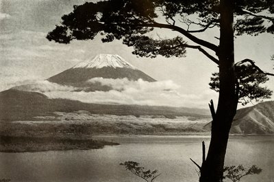 Fuji vom Lake Motosu von Herbert Ponting