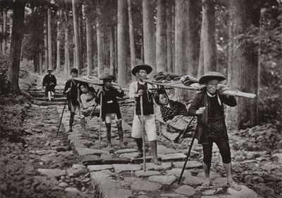 Damen reisen mit Yama Kago von Herbert Ponting