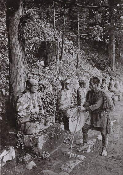 Meditation, eine Studie in Gamman-ga-Fuchi, Nikko von Herbert Ponting