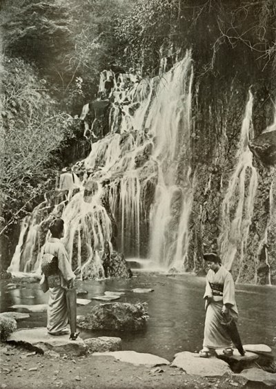Der Wasserfall der fallenden Juwelen in Yumoto, 1910 von Herbert Ponting