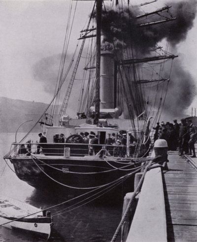 "Das kleine Schiff verließ Port Chalmers auf der letzten Etappe ihrer Reise" von Herbert Ponting