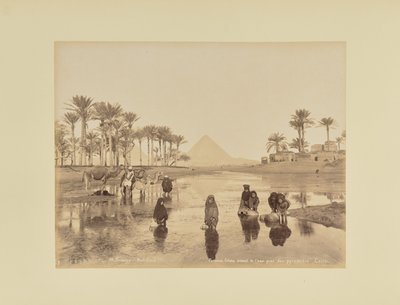 Frauen, Fellachen schöpfen Wasser nahe den Pyramiden, Kairo von Hippolyte Arnoux