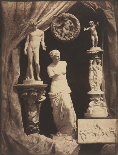 Stillleben mit Statuen und Draperie von Hippolyte Bayard