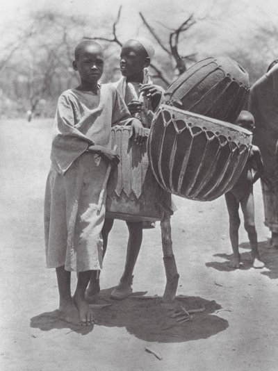 Afrika: Aulad Hamid Trommeln von Hugo Adolf Bernatzik