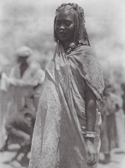 Afrika: Aulad Hamid Silber- und Bernsteinornament von Hugo Adolf Bernatzik