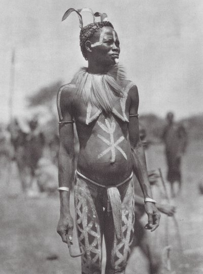Afrika: Nuba-Frau mit Festschmuck von Hugo Adolf Bernatzik