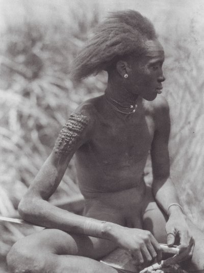 Afrika: Nuer mit rot gefärbtem Haar von Hugo Adolf Bernatzik