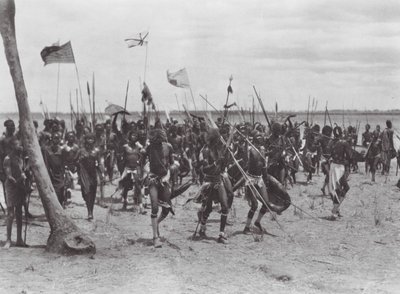 Afrika: Shilluk-Beerdigungszeremonie in der Nähe von Tonga von Hugo Adolf Bernatzik
