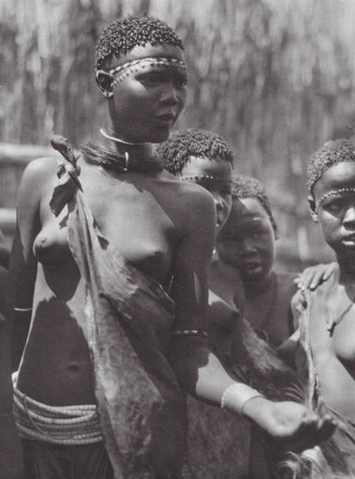 Afrika: Shilluk-Mädchen von Hugo Adolf Bernatzik