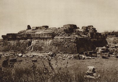 Mexiko: Pyramide von Xochicalco, vor der Restaurierung von Hugo Brehme