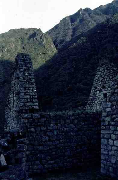 Ruiniertes Haus von der Zitadelle in Machu Picchu (Foto) von Incan Incan