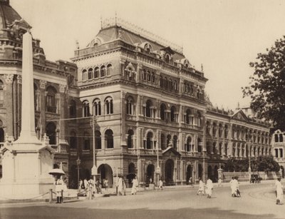 Bengal Secretariat, Writers Buildings, mit Holwell Memorial im Vordergrund von Indian photographer