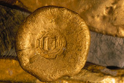 Ein glitzernder Schatz aus Gold und Silber wurde vom Meeresboden geborgen. Schätze wie diese Goldknöpfe wurden aus der Neuen Welt über Kuba nach Sevilla verschifft. Mit freundlicher Genehmigung des Historikers der Stadt Havanna von Ira Block