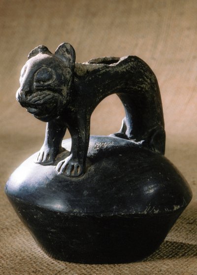 Chimu-Keramikfeline, gefunden in Purachuco, Peru. Geschätztes Alter 500 - 600 Jahre von Ira Block