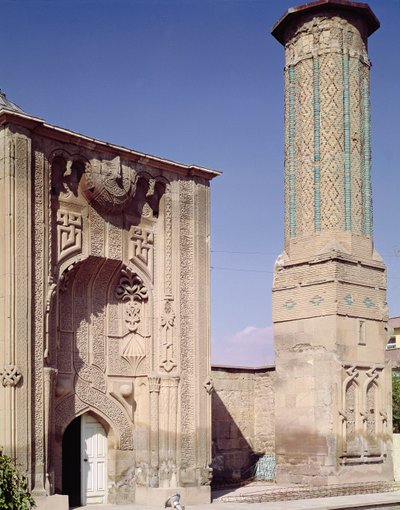 Eingangsportal und Minarett, gebaut ca. 1260-65 von Islamic School